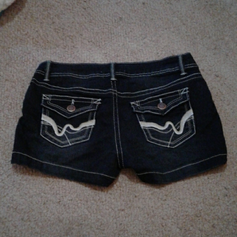 I wear short shorts, shorts!!😄